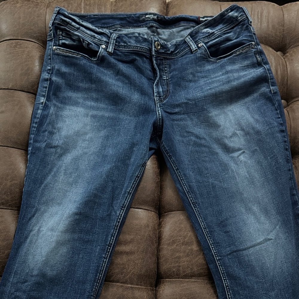 Silver Jeans Women's Slim Boot Cut in Deep Indigo 20/L31